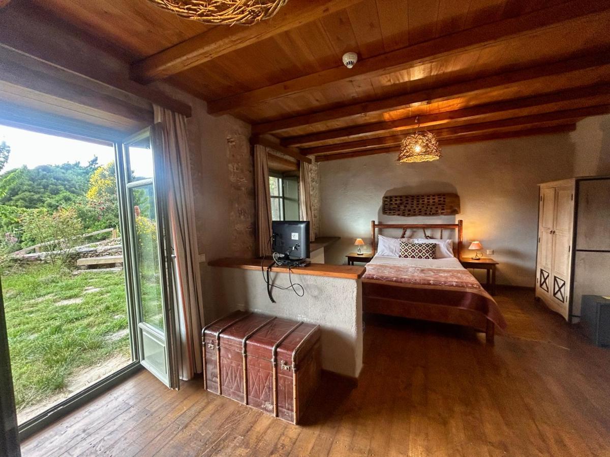 Pritanio Hotel Polidhroson Bagian luar foto